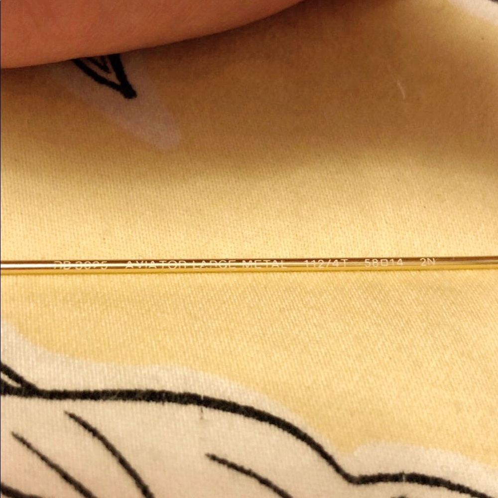 RAY BAN AVIATOR SUNGLASSES - Picture 5 of 10